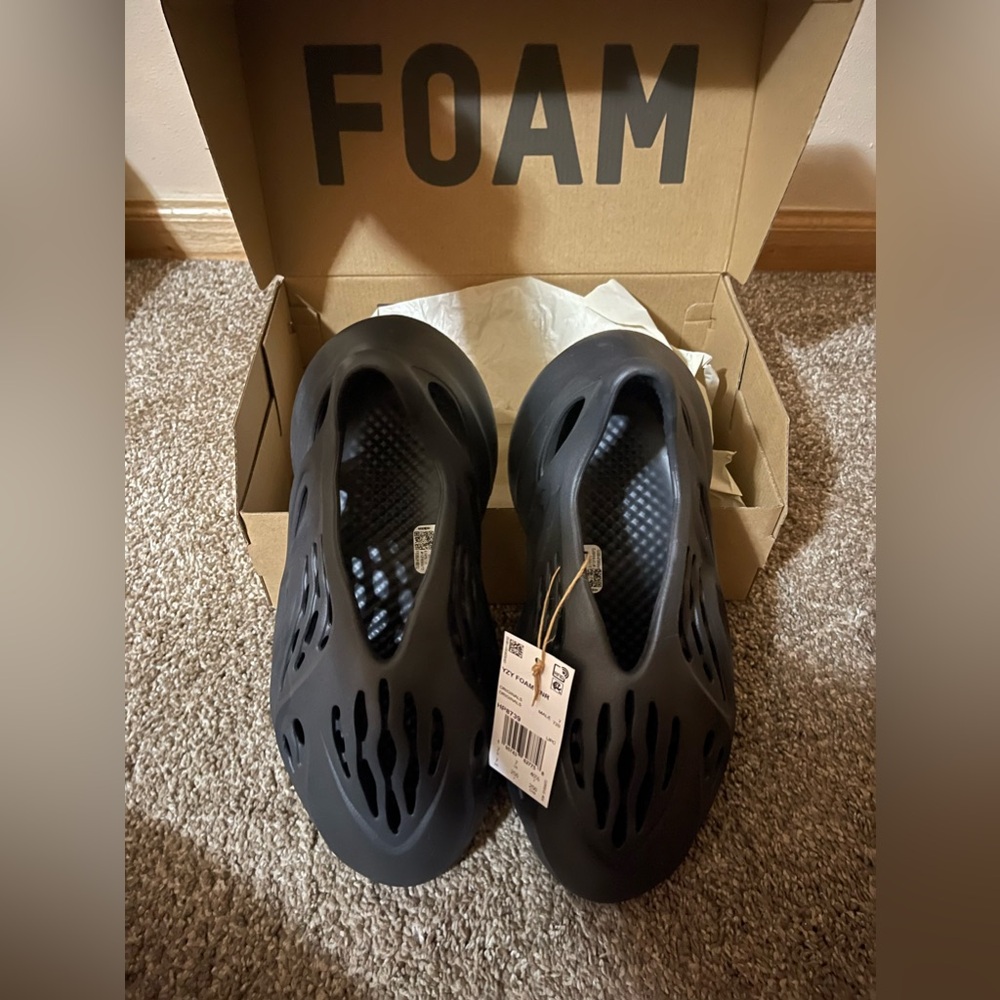 YZY FOAM RUNNERS
